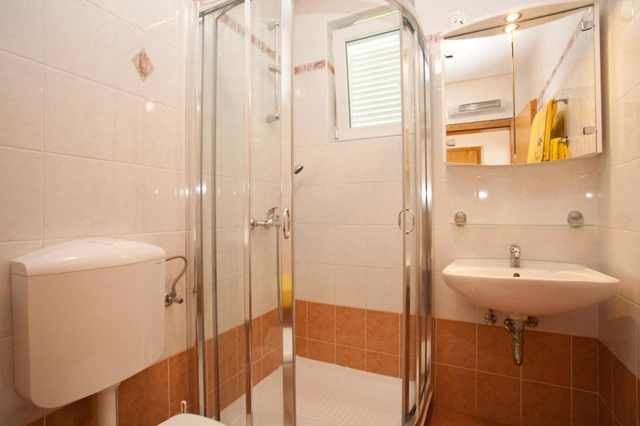Apartments Glibo Near The Sea And Town Center! Krk Town Exterior foto
