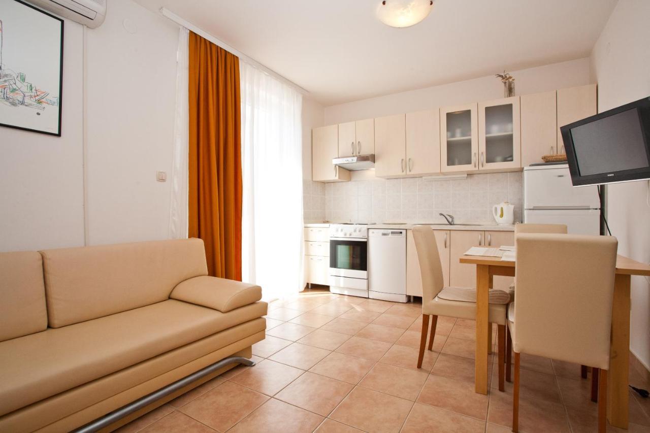 Apartments Glibo Near The Sea And Town Center! Krk Town Exterior foto